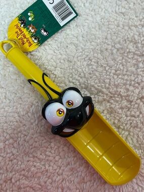 Insect Lore "Buzzy Bee" Hand Shovel Tool for Budding Gardeners